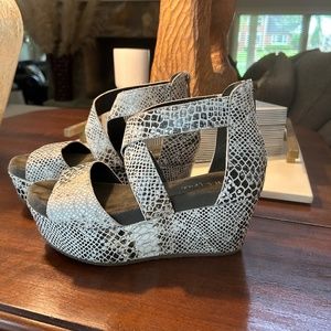 Diba True Busta Move Platform Gladiator Wedge Sandal Size 10 Grey Snake Leather